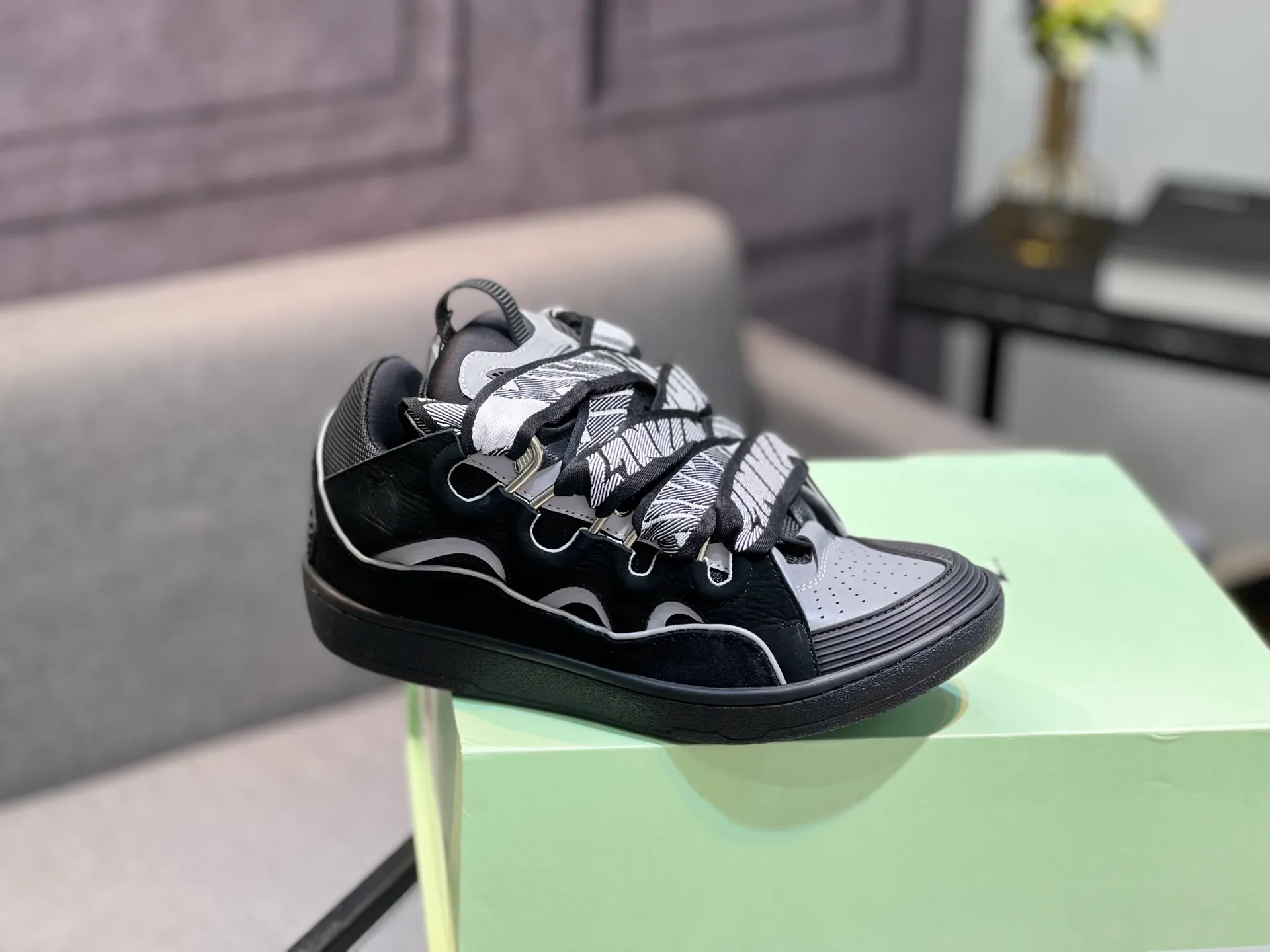 Men's men's shoes💰780 [LANVIN] Latest lace-up fashionable casual sneakers for couples High-quality CLAY couple series‼ ️ The latest trendy products of the season 🌈Many bloggers have planted grass and purchased the original open-mold customization. The upper and outsole are sewn with mark threads without edge sealing. Multiple material splicing combination design. Very versatile for fashionable and casual wear. Comfortable on the feet. Recommended for self-retention (upper cowhide + cow suede + breathable mesh) inner foot pad cowhide exclusive original open-mold clear logo rubber outsole ⚠️36-44 yards (45 custom-made)